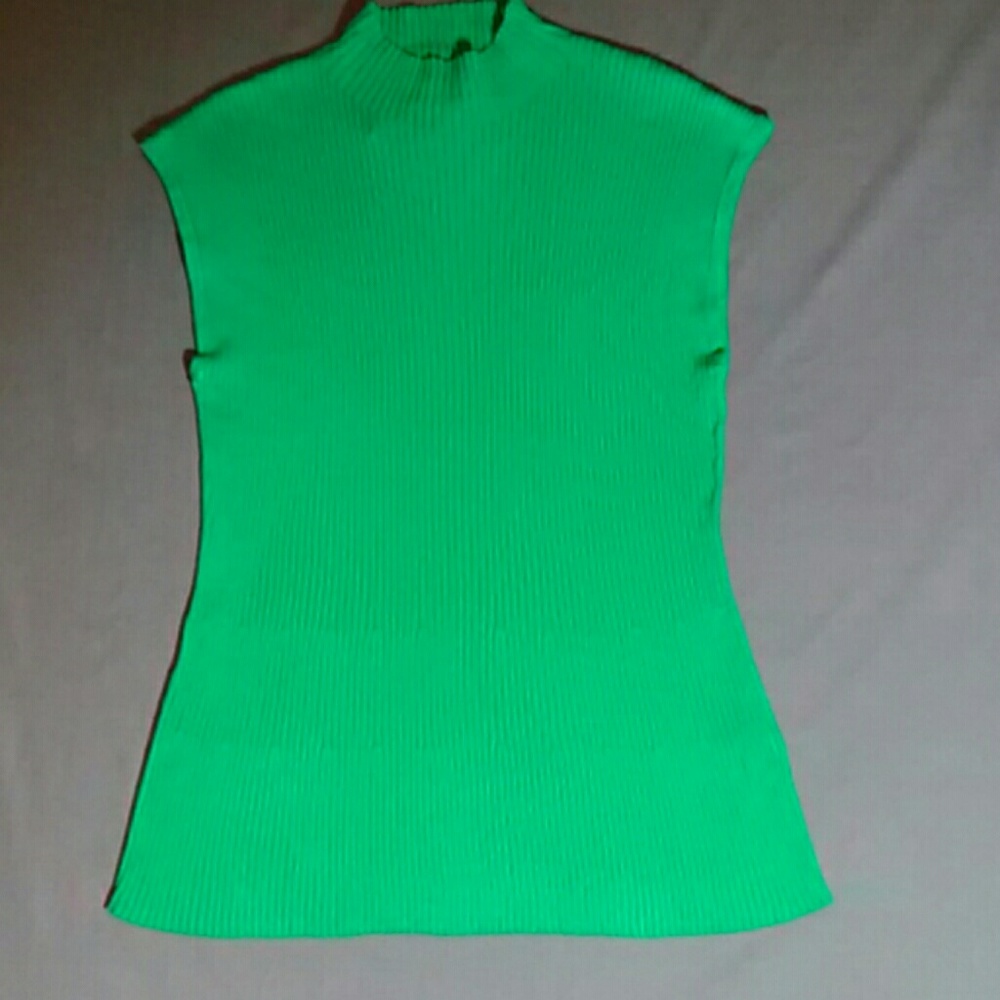 NWT Cable & Gauge Sleeveless green top